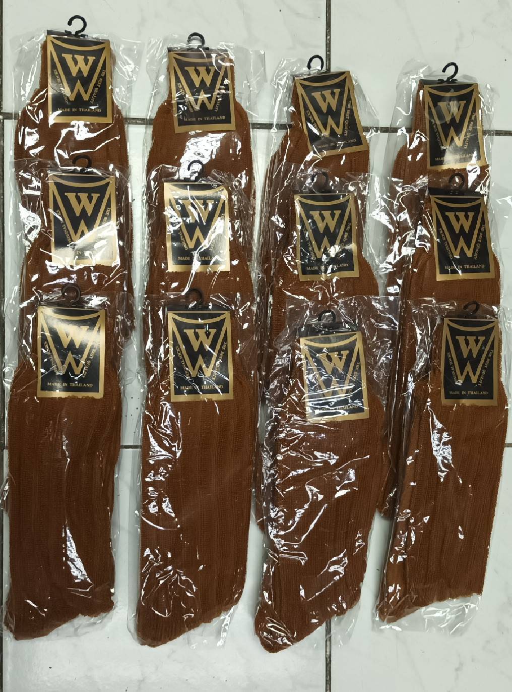 ถุงเท้าพระสงฆ์อย่างดี เนื้อหนานุ่ม มีสีขาว สีเหลือง สีพระราช สีแก่นขนุน สีกลักแดง