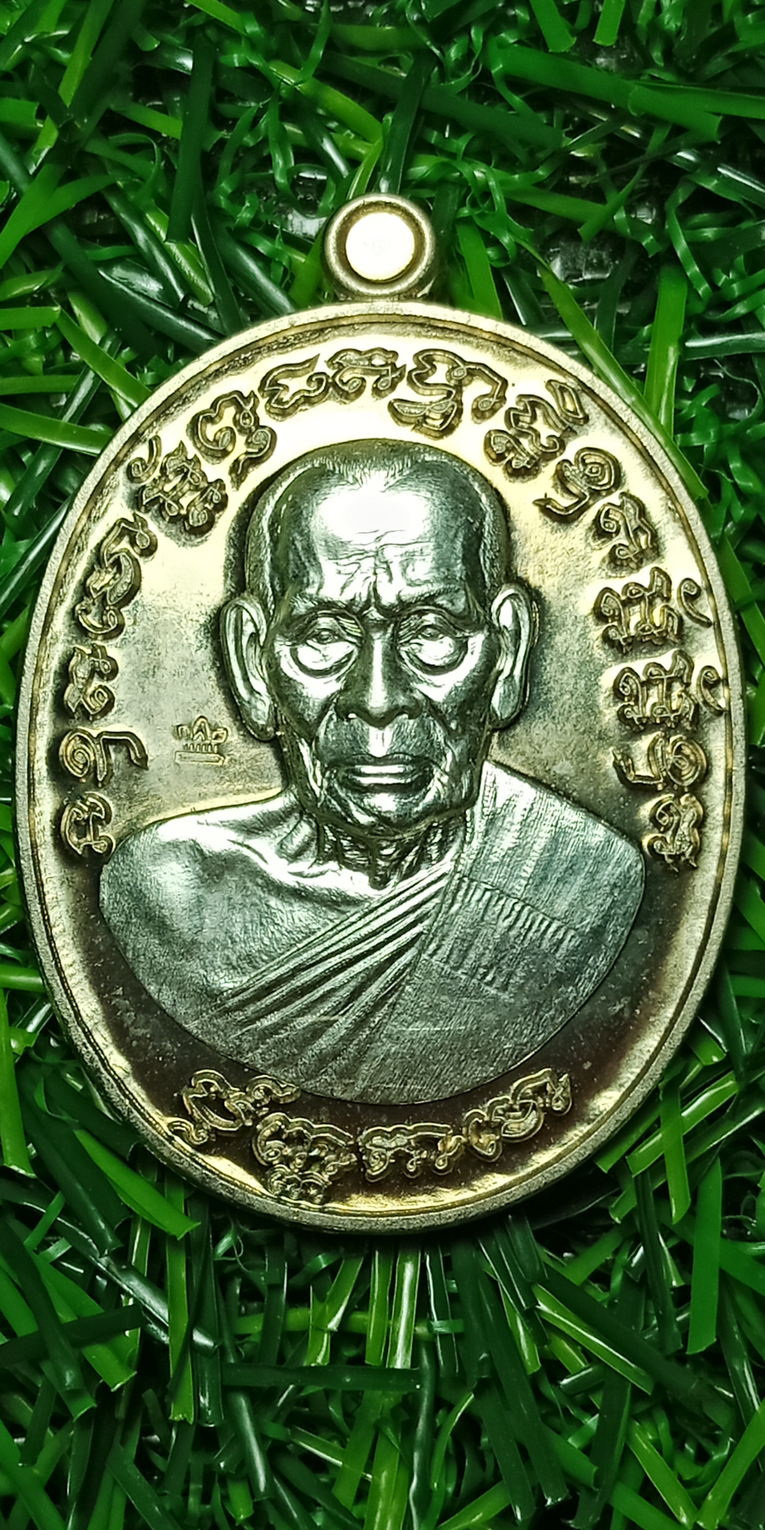 เหรียญรุ่น.เจริญพร2 พิมพ์ครึ่งองค์ หลวงพ่อพัฒน์ ปุญญกาโม วัดห้วยด้วน เนื้ออัลปาก้าหน้ากากเงิน สร้างโรงพยาบาล ป๋องสุพรรณผู้สร้าง