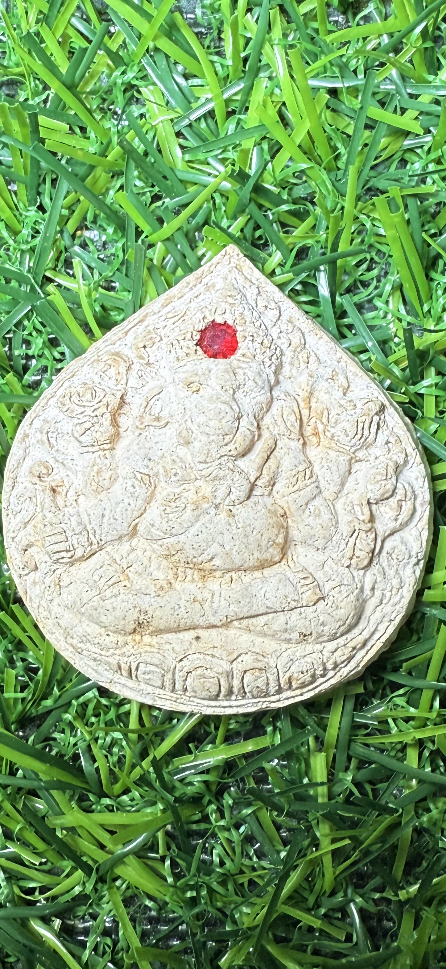 พระพิฆเนศวร์พิมพ์มือโบราณ ด้านหลังฝังเหรียญ หลวงพ่อดำ วัดสันติธรรม จ.สระแก้ว