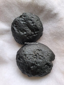 สะเก็ดดาว Tektite จำนวน 2ชิ้น ราคา 750บาท
