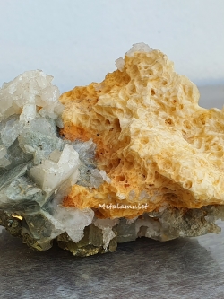 หินรวมแร่หลายชนิด เพชรน่าทั่ง เขี้ยวหนุมาน