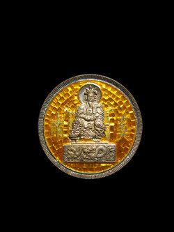 เหรียญที่ระลึก รุ่นสร้างตำหนักปู่ตั่วเหล่าเอี้ย รุ่นแรก เนื้อเงิน พร้อมกล่อง