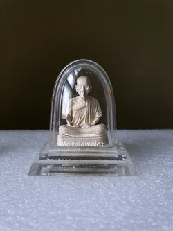 รูปหล่อลอยองค์จัมโบ้หลวงพ่อเกษม เขมโก