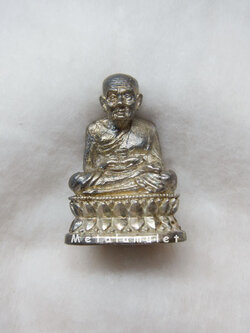 รูปหล่อหลวงปู่ทวด รุ่นสร้างเจดีย์ ปี 33 เนื้อเงิน ชุดกรรมการ