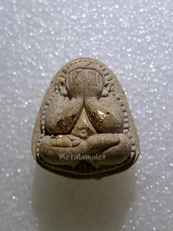 พระปิดตาปุ้มปุ้ย หลวงปู่ม่น วัดเนินตามาก เนื้อผงเกสร