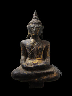 พระไม้แกะสลัก