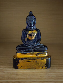 พระพุทธรูปแก้ว