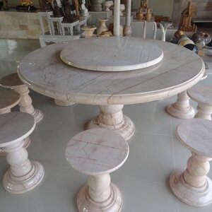 โต๊ะหินอ่อนสีชมพู