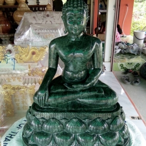 พระแกะสลักหินอ่อน