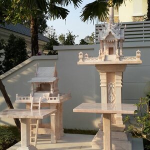 ศาลพระภูมิหินอ่อน ทรงจตุรมุข