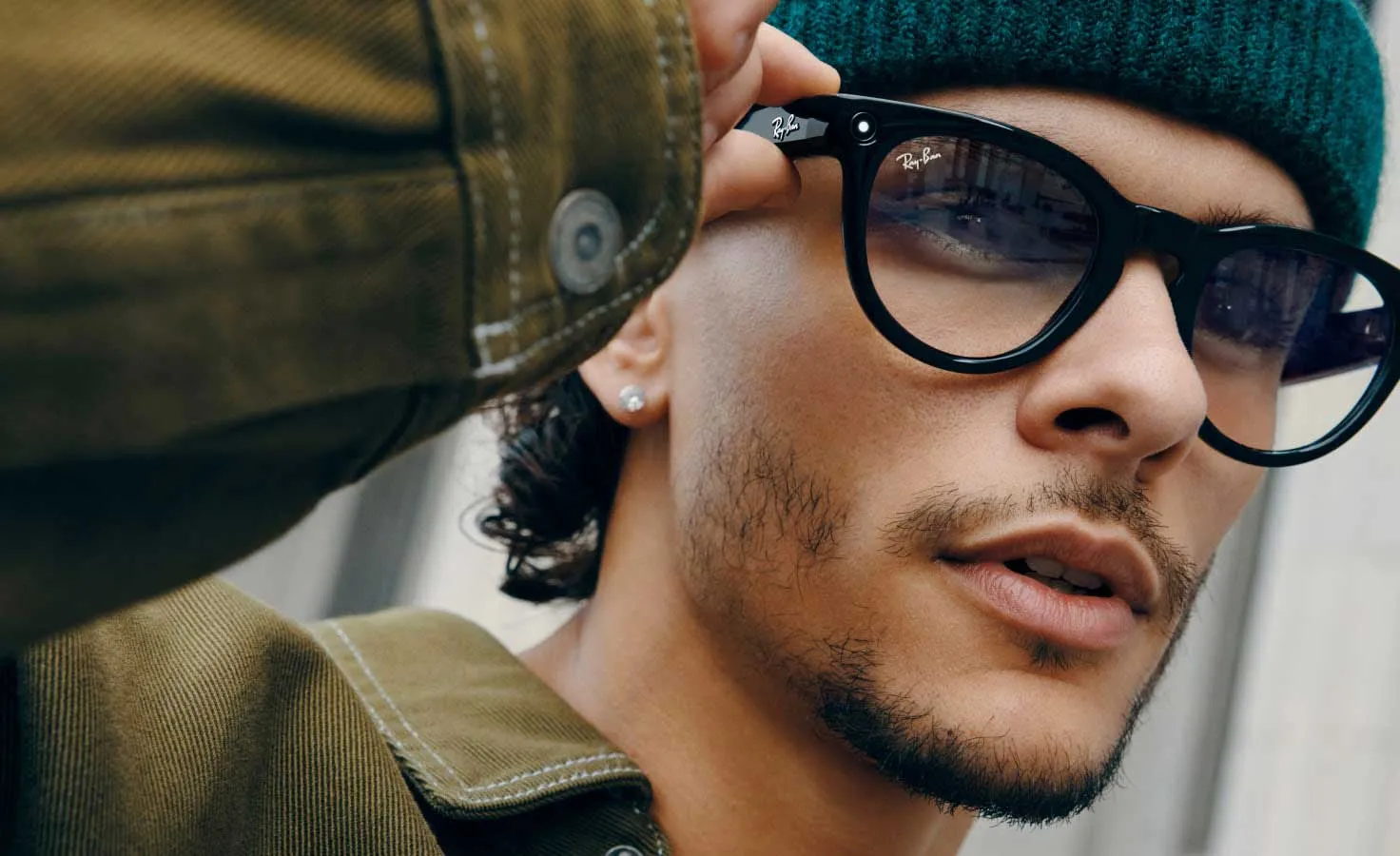 Ray-Ban Meta "WAYFARER" AI Glasses – คุยโทรศัพท์ ถ่ายรูป วิดีโอ ฟังเพลง...ทุกอย่างอยู่ในแว่น